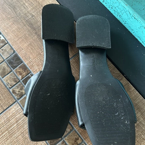 Express slide on flats only worn a couple of times size 7 - Picture 3 of 4